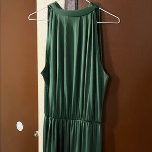 Chic Sleeveless Maxi Dress in Forest Green